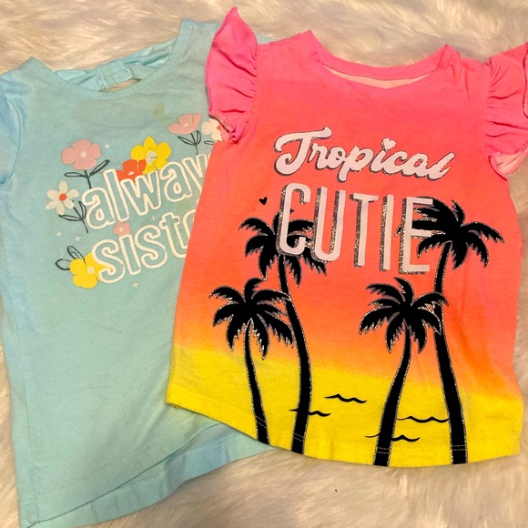 Other - 🔴Set of two short sleeve T-shirts